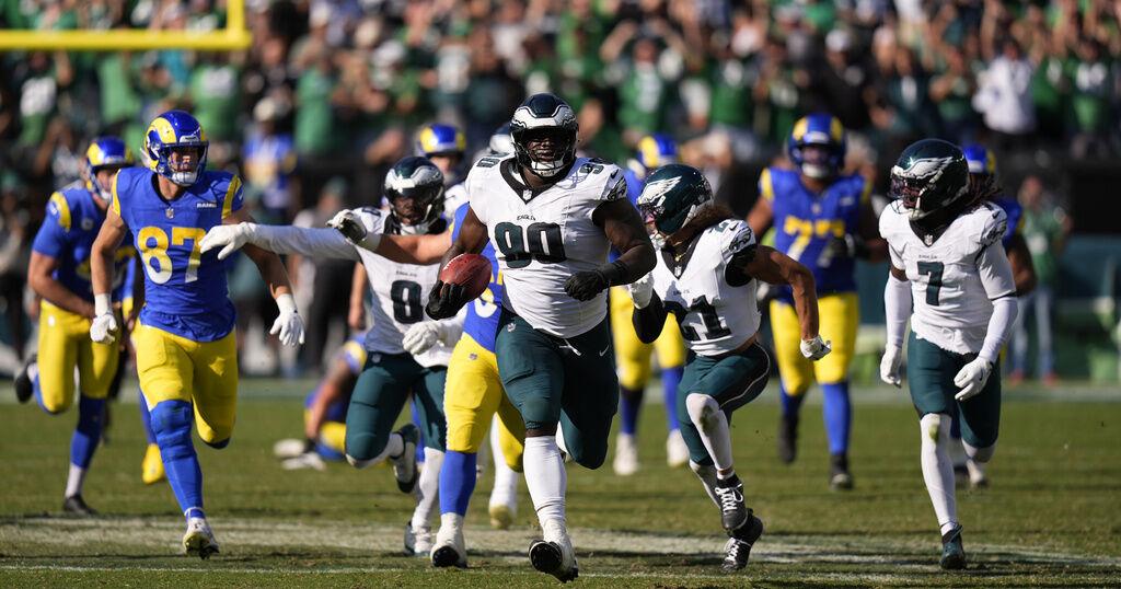 Jordan Davis seals Eagles’ 33-26 thrilling win over Rams with Philly’s 2nd blocked FG of 4th quarter