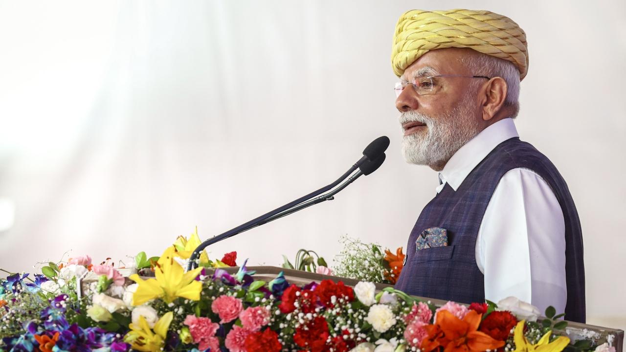 India’s biggest enemy is its dependence on other nations: PM Modi in Gujarat